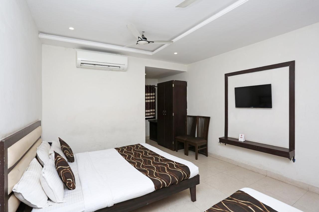 Oyo 6359 Hotel Mezbaan Regency Rāipur Стая снимка